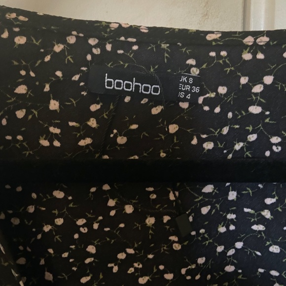 BOGO Boohoo Ditsy Floral Tie Front Black - Picture 5 of 5